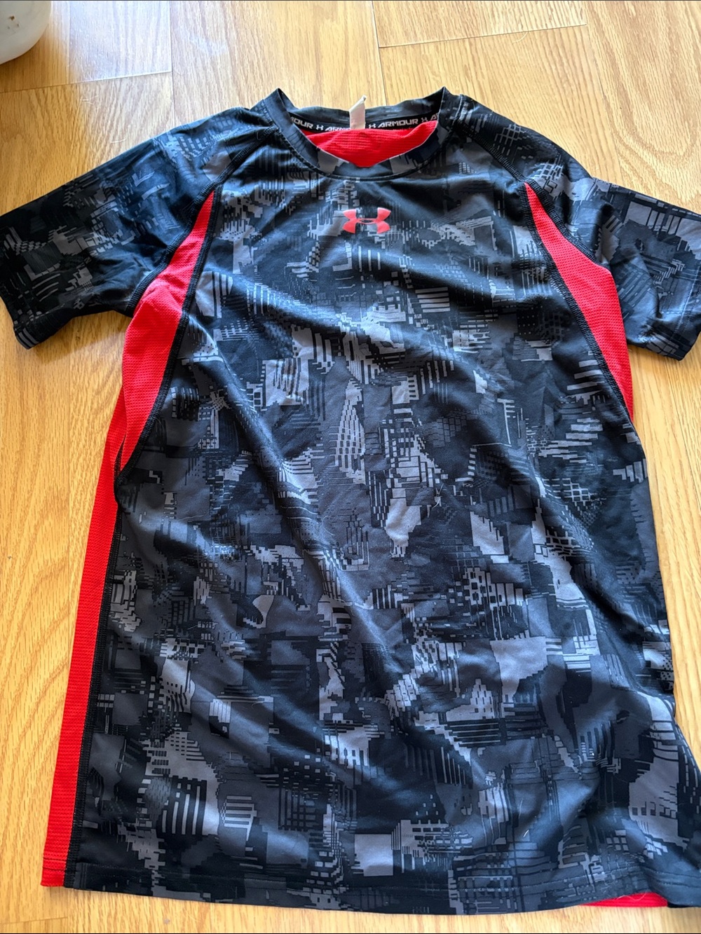 Youth Under Armour Black & Red Tech Camo Workout Tee size YXL